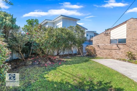 Immaculate Freestanding Villa - Stroll to Everything! - Photo 5