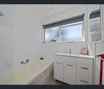 Three Bedroom Family Home - Photo 3