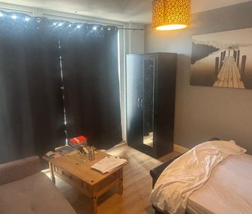 Room in a Shared House, Wheeleys Lane, B15 - Photo 2