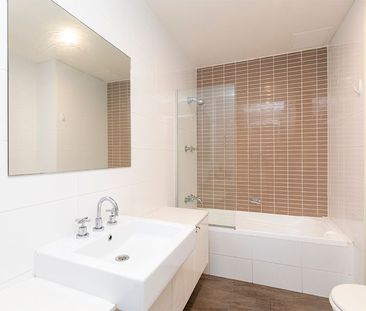Split Level Two Bedroom Apartment in the Heart of Alexandria! - Photo 6