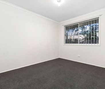 Large Three Bedroom Home Bokarina - BREAK LEASE - Photo 3