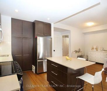 Yonge & Sheppard Bright +Spacious 1Bdrm +Den Open Concept Living Room - Photo 4