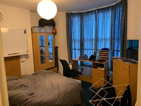 5 Bed Student Accommodation - Photo 3