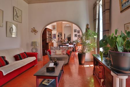 A LOUER P3 BIS MEUBLE CENTRE VILLE PROCHE DES ARENES - Photo 2