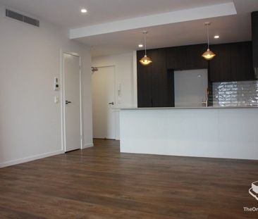 TOP FLOOR LUXURY Unfurnished 2 bed 2 bath 1 Basement Carpark - Photo 6