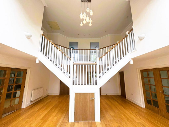 5 bedroom detached house to rent - Photo 1