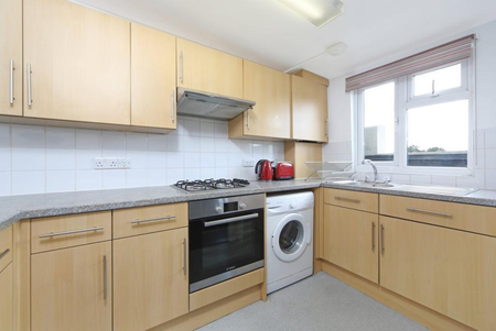 West Cromwell Road, London - Photo 2