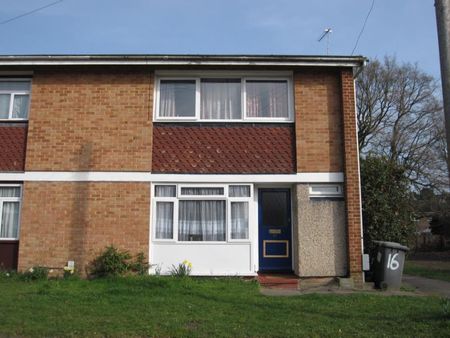 Ilex Close, Englefield Green - Photo 3