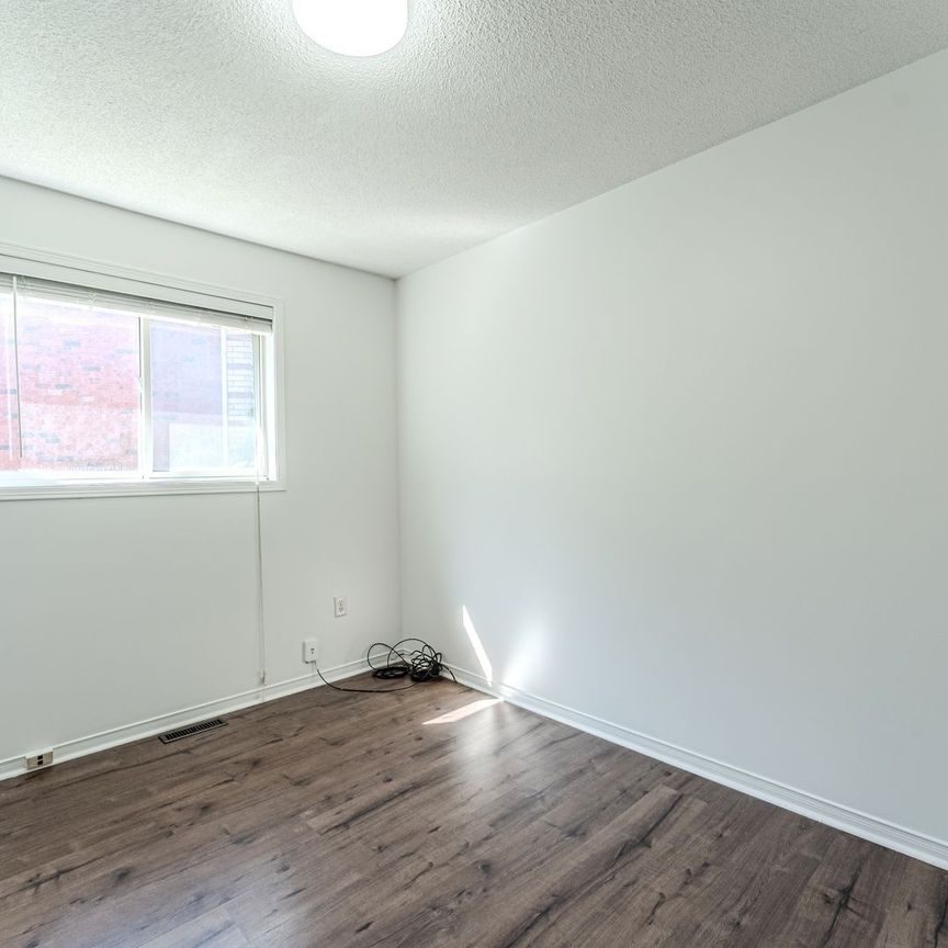 For Lease - 9 Kestrel Court Unit# Upper, Barrie, Ontario - Photo 1