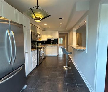 For Lease - 70 Royal Manor Crescent, Richmond Hill, Ontario - Photo 2