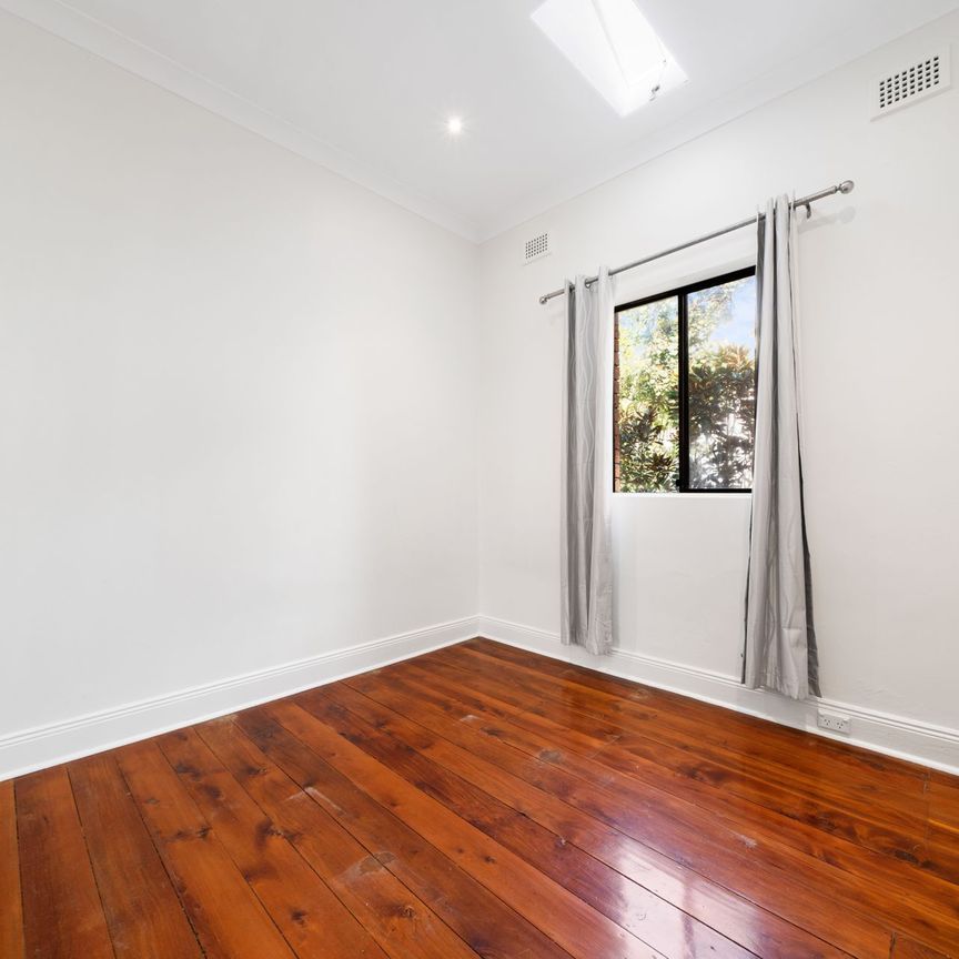 Semi like Two Bedroom with Own Entrance - Bondi - Photo 1