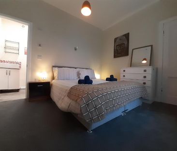 4 bedroom semi-detached house to rent - Photo 2