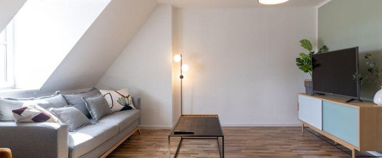 Voll möblierte coole, City-DG-Wohnung, in zentralster Lage mit Lift, Einbauküche ! - Photo 1