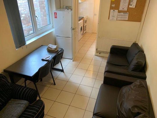 5 bedroom terraced house to rent - Photo 1