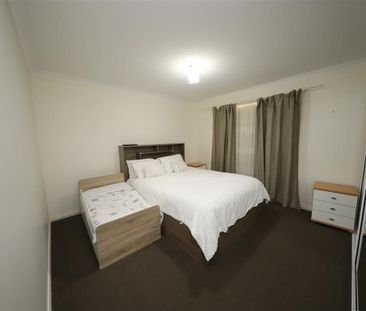 Charming Home in Prime Tumut Location - 13 Martin Place - Photo 3