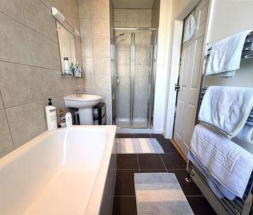 Oakleigh Park Drive, Leigh On Sea, SS9 - Photo 4