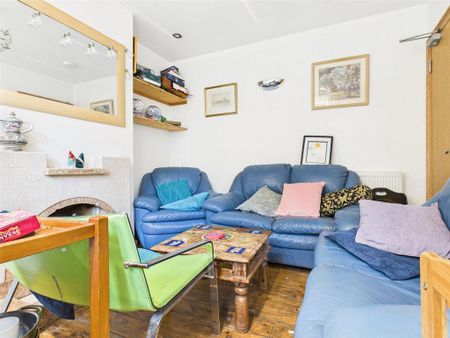 6 bedroom semi-detached house to rent - Photo 2