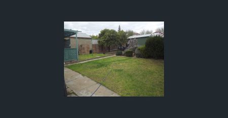 DELIGHTFUL TWO BEDROOM RESIDENCE WITH LARGE DOUBLE GARAGE AND PRIVATE LEAFY GARDEN. - Photo 3