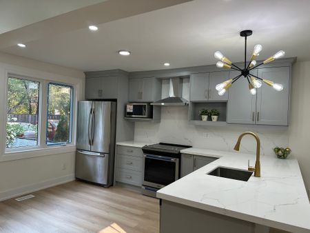 For Lease - 210 Dearborn Avenue, Oshawa, Ontario - Photo 4