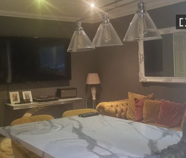 Furnished room in 4-bedroom house in Malahide, Dublin - Photo 2