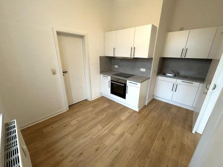 Renovierte 2-Zimmer-Wohnung mit neuer Einbauküche - Foto 3
