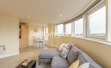 2 Bedroom flat to rent in Townmead Road, Imperial Wharf, SW6 - Photo 5