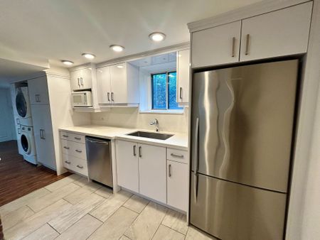 For Lease - 394 Summerhill Avenue Unit# Lower, Toronto, Ontario - Photo 5