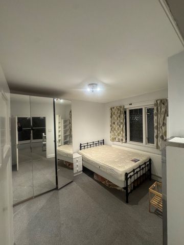 3 Bed Flat, Chatsworth Road, NW2 - Photo 4