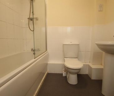 2 bedroom Flat To Let - Photo 6