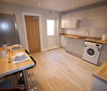 1 bedroom in a house share to rent - Photo 4