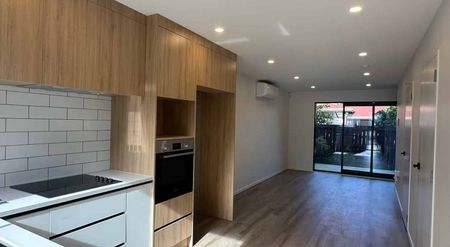 Modern Townhouse in Half Moon Bay – Great Location - Photo 4