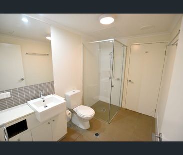 Modern Apartment Living in the Heart of Gladstone - Photo 3