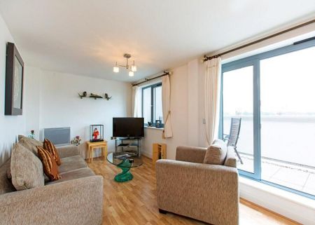 2 bedroom flat to rent - Photo 2