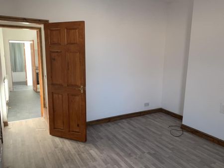 2 bed Terraced - To Let - Photo 5