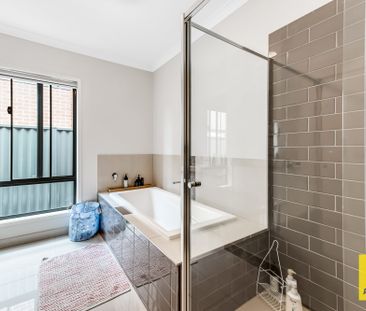 Luxurious Family Home - Photo 4