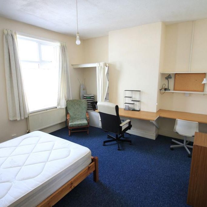 4 bedroom terraced house to rent - Photo 1