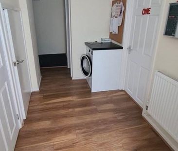 1 bedroom in a house share to rent - Photo 6