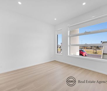 Brand New Luxury Living in the Heart of Tarneit, New Haven Estate - Photo 4