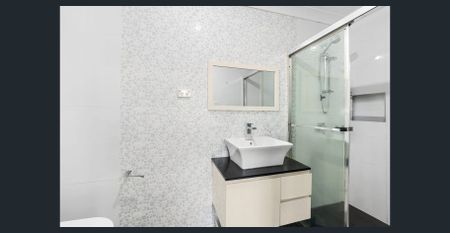 Modern Family Home in a Prime Edensor Park Location - Photo 2