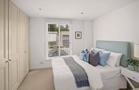 Quaint cottage in prime position - Photo 5