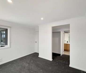 🏡 Brand New 3-Bedroom Townhouse in Thornhill Park - Photo 4