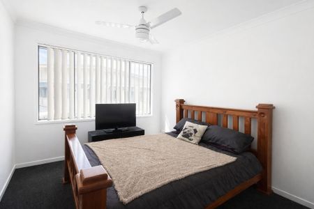 Spacious and Modern Townhouse! - Photo 3