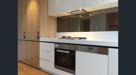 South Yarra Apartment | Panoramic Views & Luxury Living - Photo 2