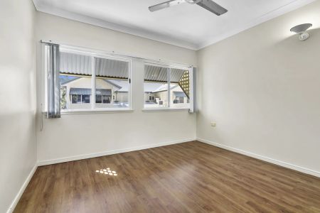 3 bedroom townhouse close to the CBD - Photo 2