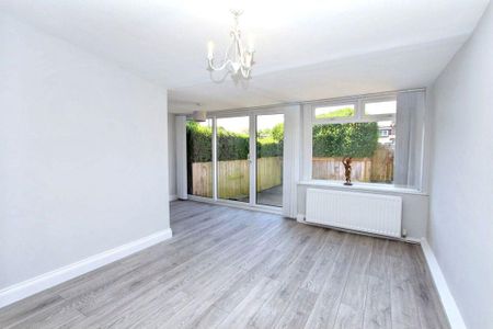 Ivy Close, Cruddas Park, Newcastle upon Tyne, Tyne and Wear, NE4 7DR - Photo 2