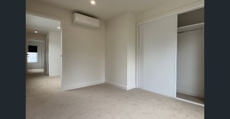 Spacious, Modern Townhouse Living in Rowville - Photo 4