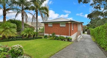 Fantastic Family Rental in the Heart of Helensville - Photo 2
