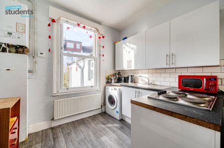 5 bedroom terraced house to rent - Photo 5