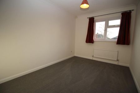 2 bedroom end of terrace house to rent - Photo 2