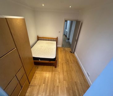 1 Bed Flat, Pennine Drive, NW2 - Photo 4